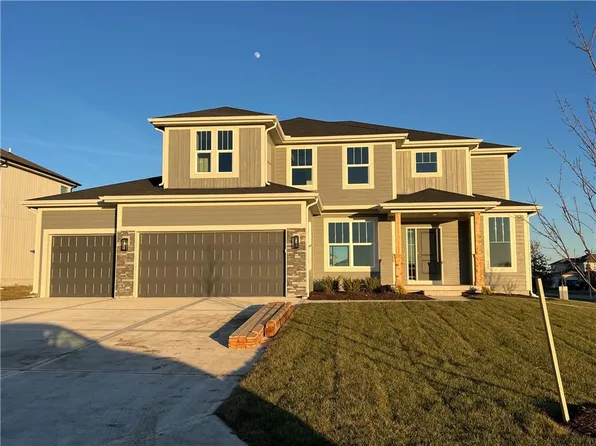 16949 S Brentwood St, Olathe, KS 66062