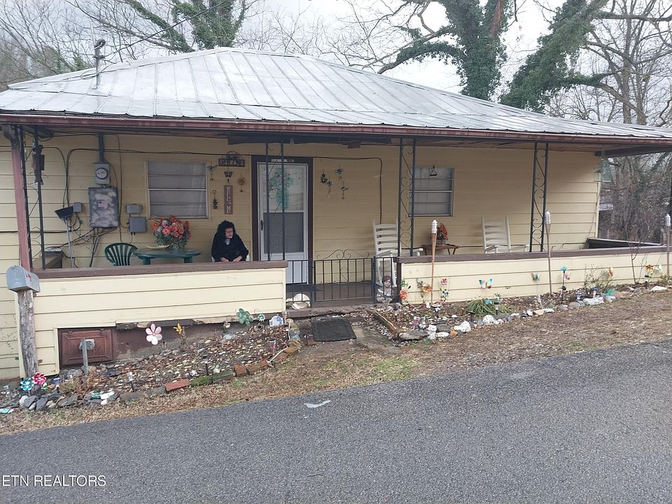 1st image of 690 River Rd