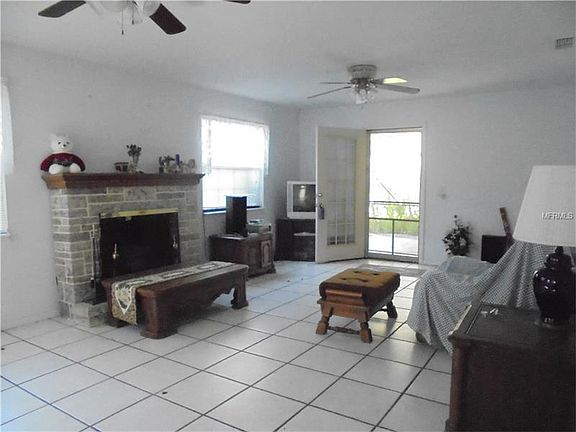 3rd image of 774 NW 11th Blvd