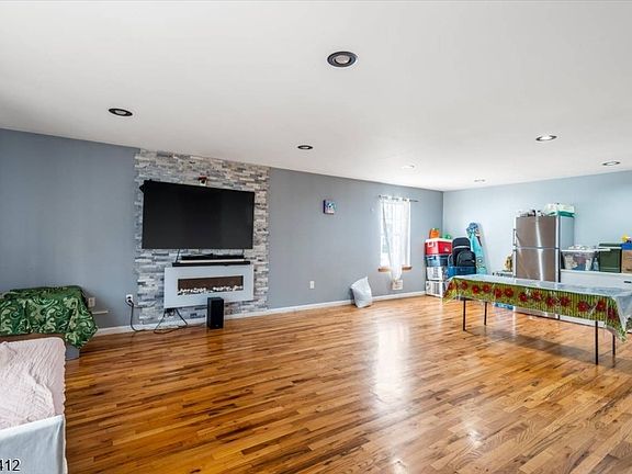 5th image of 278 Hillside Ave