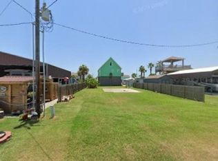 166 Ocean Breeze Dr, Crystal Beach, TX 77650