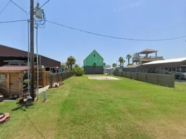 166 Ocean Breeze Dr, Crystal Beach, TX 77650