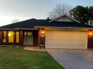 1430 Cedarcrest Ln, Bryan, TX 77803