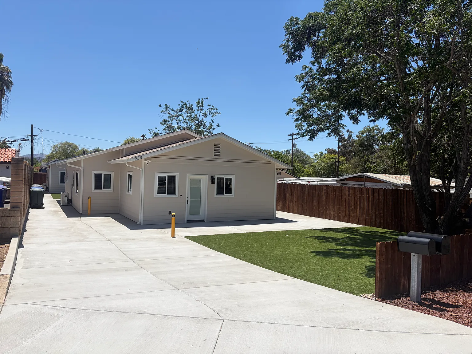 3 bed, 1310 sqft, $3,395 — Photo 2