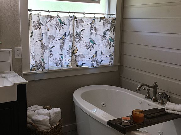 Master Bathroom Jetted Tub