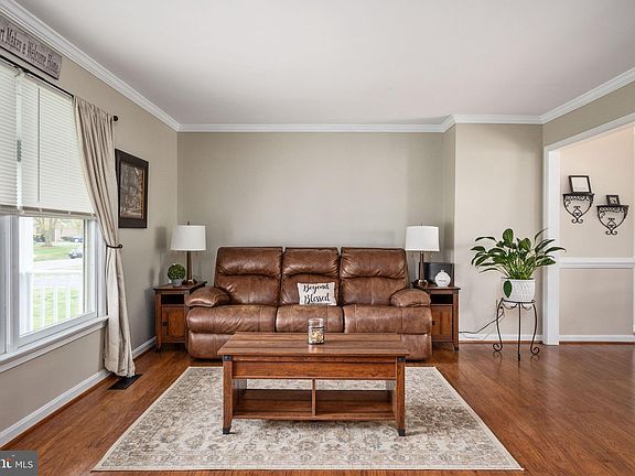 3rd image of 5 Adler Ln