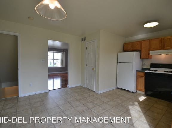 5th image of 266 Vincent Cir