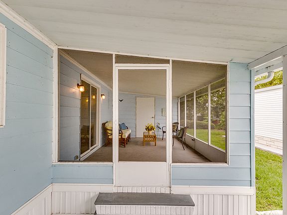 5th image of 636 Amaryllis Dr