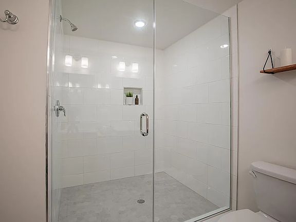 4th image of 2604 Emerald St #1