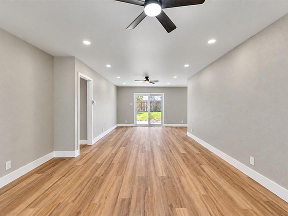 5th image of 9419 Val Verde St