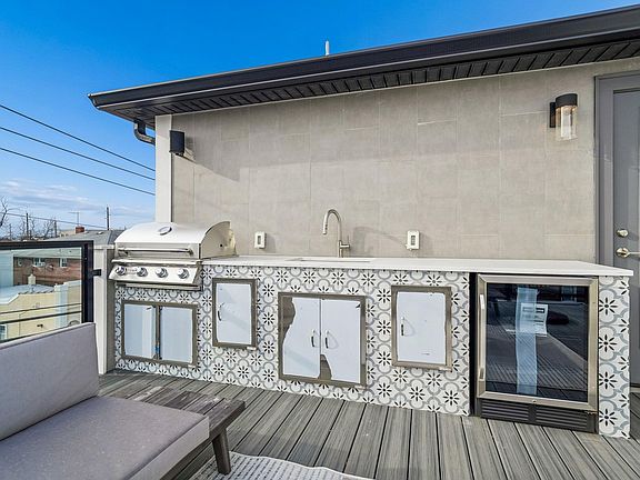 4th image of 305 8th St #2