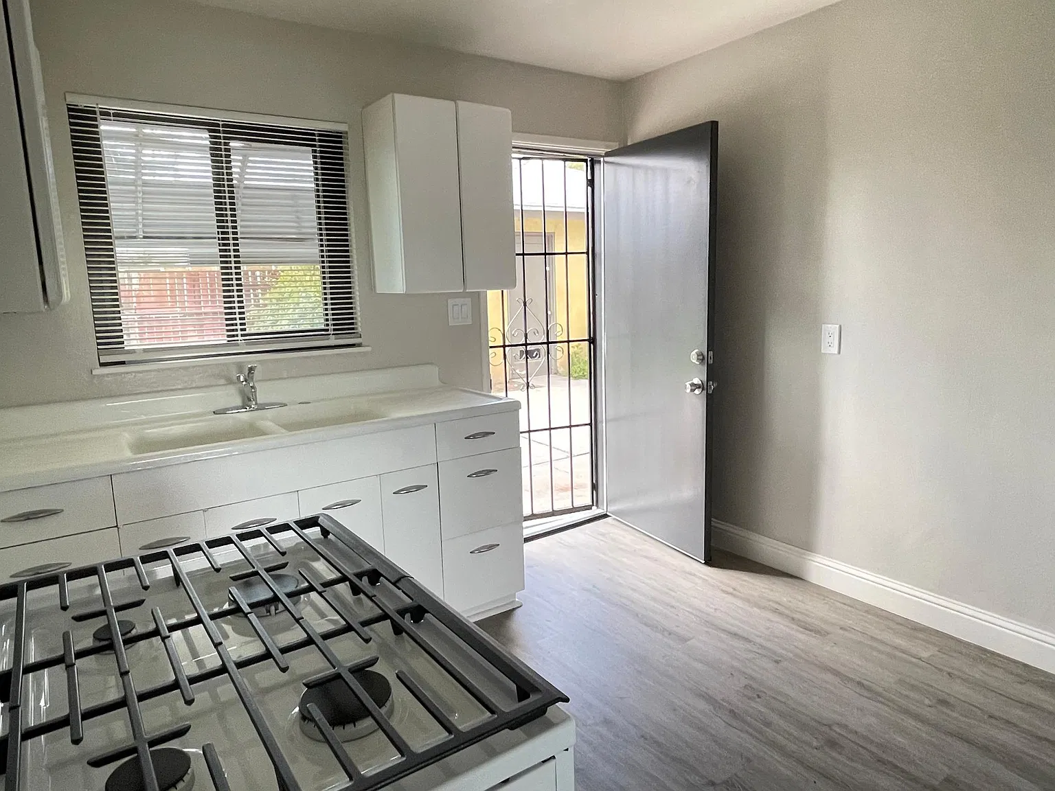 2 bed, 750 sqft, $1,400 — Photo 2