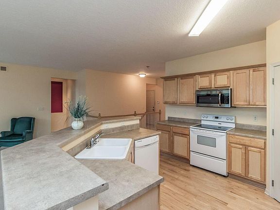 4th image of 2403 Lakeside Dr
