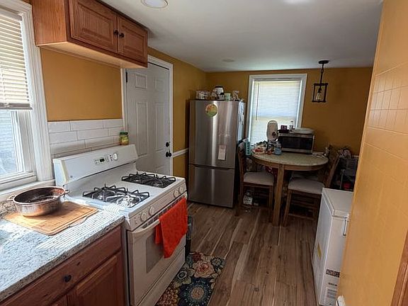 5th image of 93 Gilman St