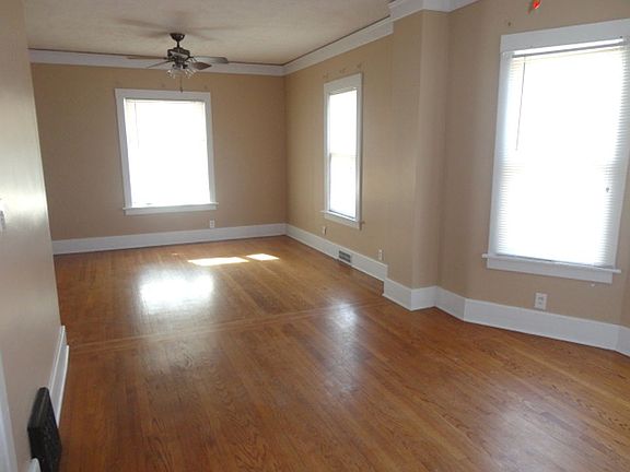 3rd image of 4924 Capitol Ave