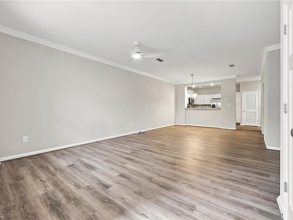 5th image of 102 Kathy Ann Way W