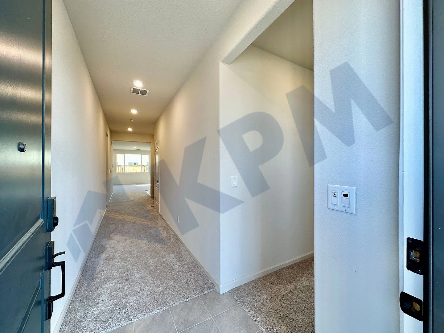 4 bed, 2.5 bath, 2054 sqft, $3,000 — Photo 3