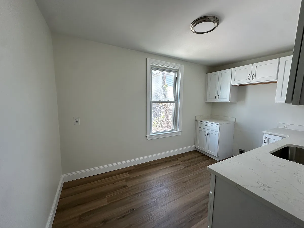 Building Photo - 67 Bouvier Ave #2L