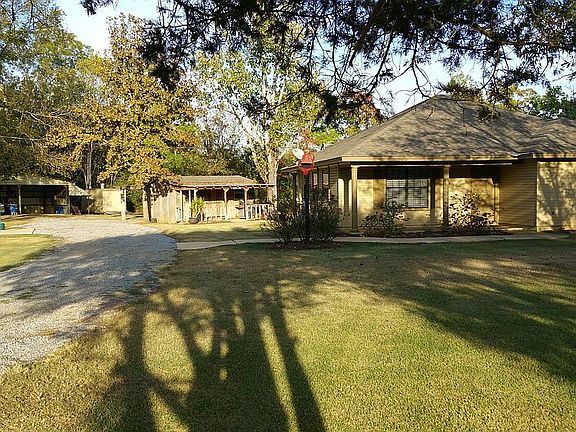 3rd image of 90 Lakeberry Rd