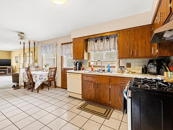 5th image of 402 Hartridge Dr #404