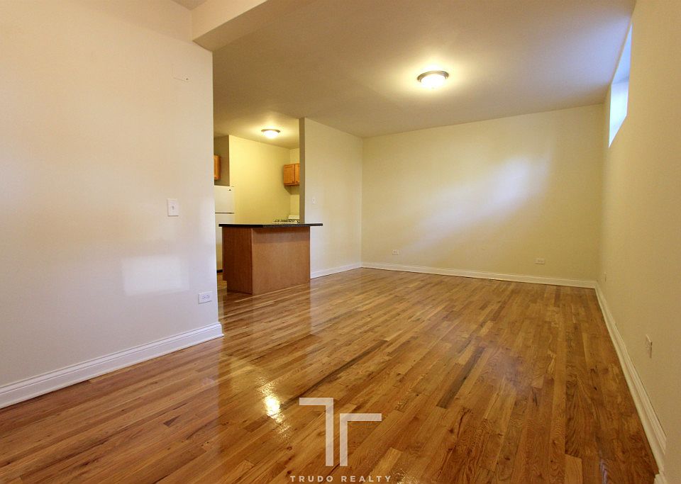 1st image of 627 W Oakdale Ave #639G
