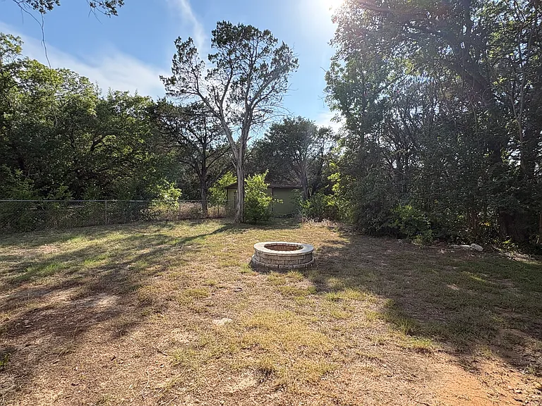 520 Crestwood Dr — Photo 13