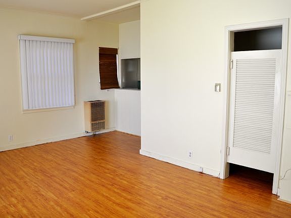 3rd image of 564 Cliff Dr APT 4