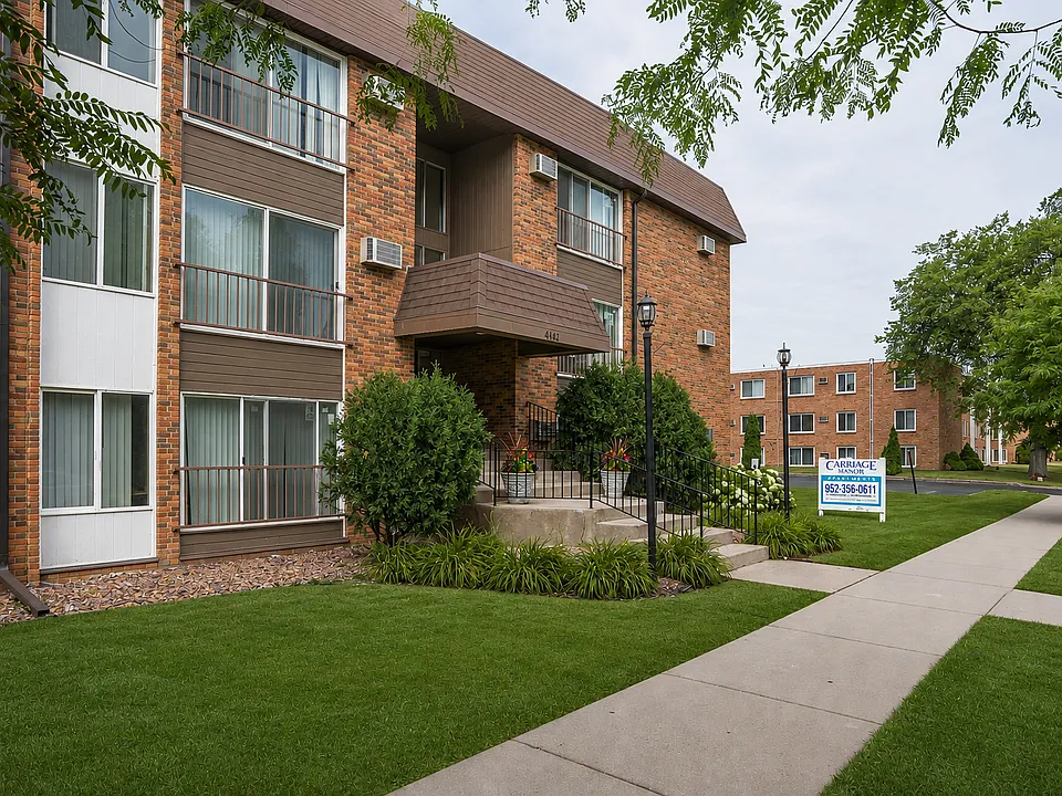 Carriage Manor Apartments