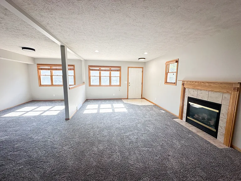 1725 N 57th Ave — Photo 3