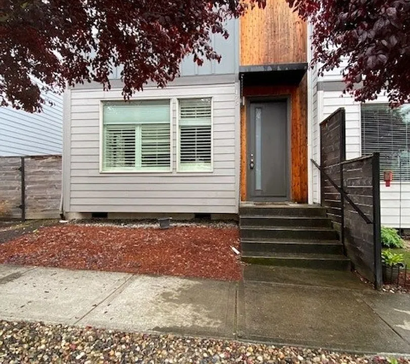 175 N 44th Pl