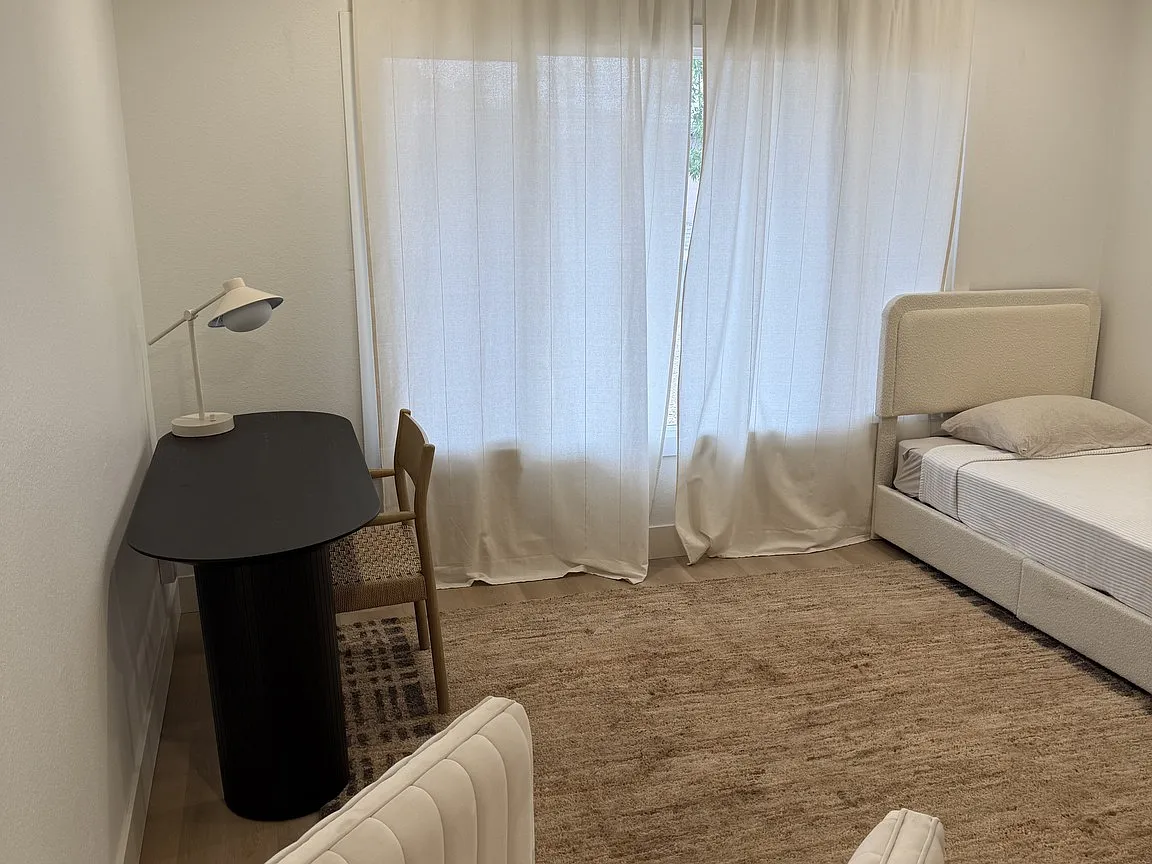 2 bed, 3.0 bath, 2600 sqft, $900 — Photo 3