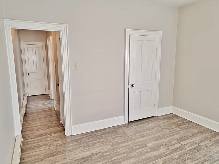 338-342 E Walnut St — Photo 7