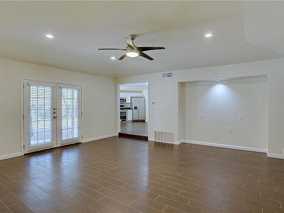 4th image of 1702 Colony Creek Dr