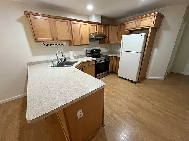164 Summit St — Photo 13