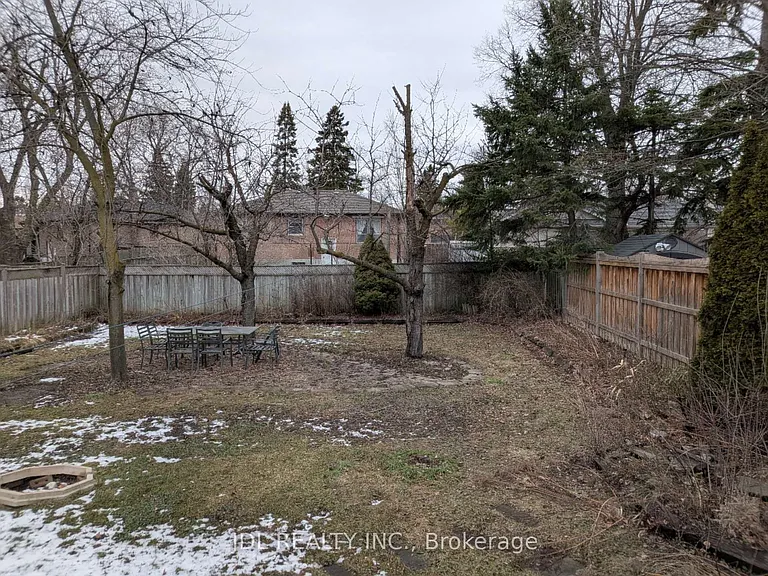 345 Centre St E #BASEMENT — Photo 10
