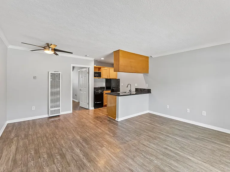 California Palms Apartments — Photo 22