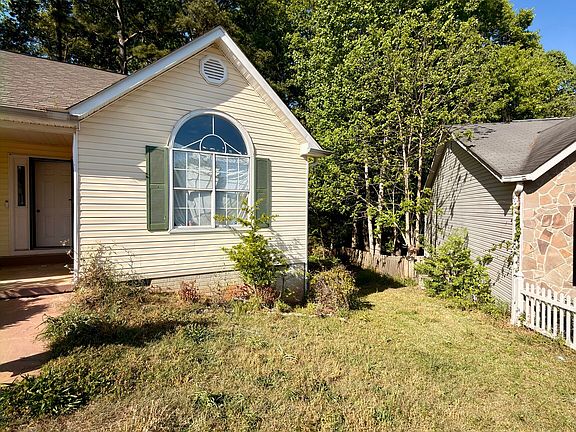 2nd image of 235 Oak Cir N