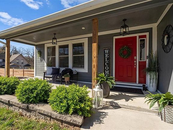 3rd image of 715 S 4th St