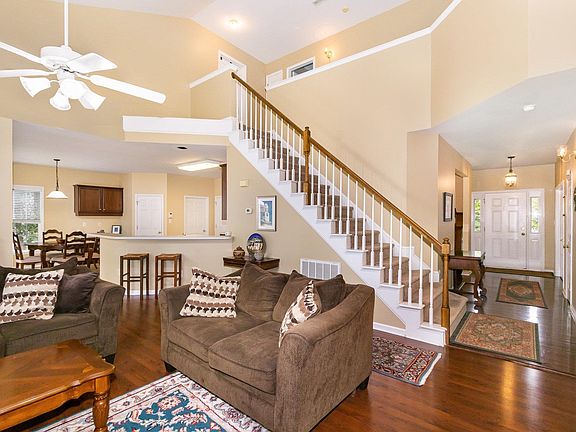 3rd image of 906 Savannah Ct
