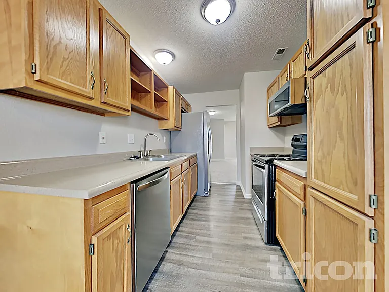 1697 Willowview Ln — Photo 4