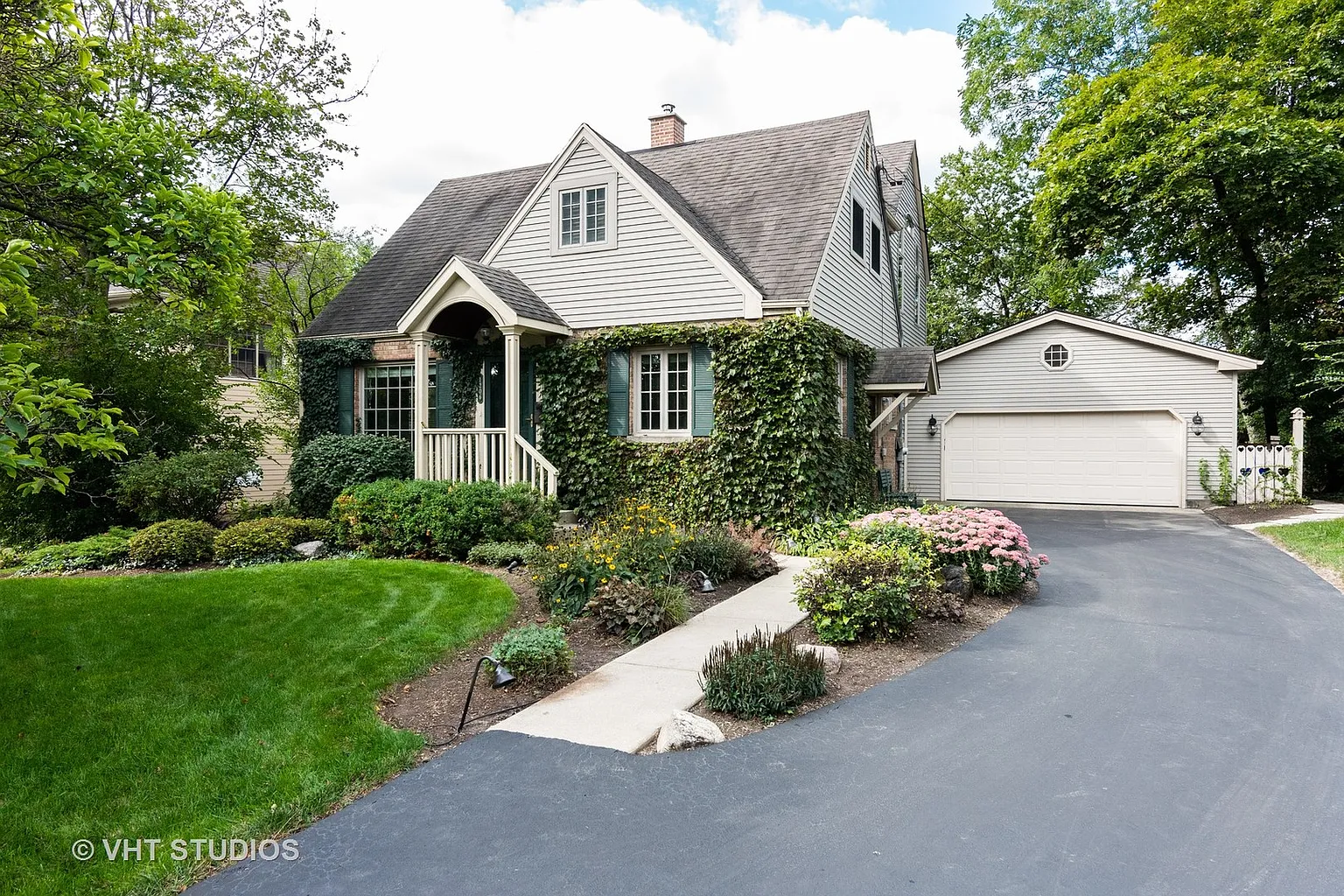 1206 Lyford Ln photo 1