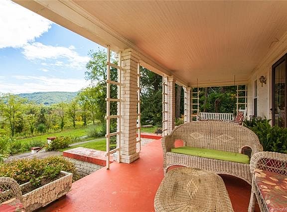 3rd image of 3851 Old Hendersonville Hwy