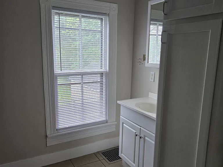 213 Glaser St — Photo 18
