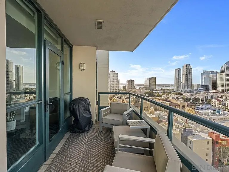 555 Front 1501 #1501 — Photo 43