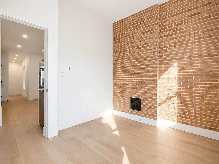 1586 De Kalb Ave #3E — Photo 5
