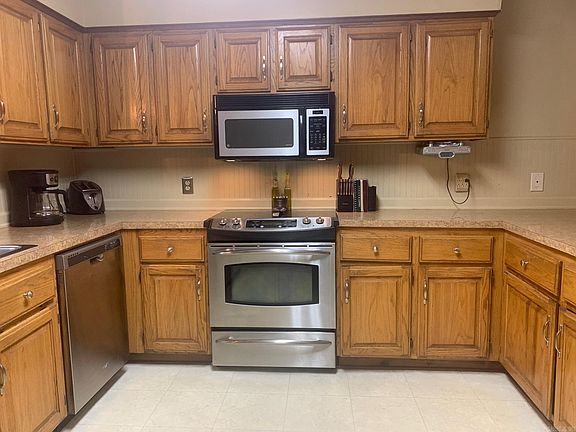 3rd image of 106 Greenbriar Cir
