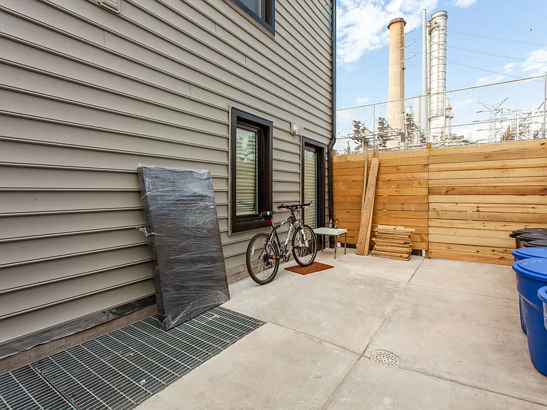 2553 Montrose St #DD — Photo 15