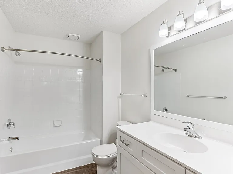 Vernon Oaks Apartments — Photo 56