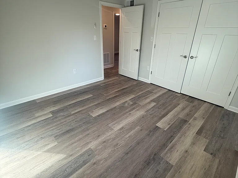 1635 Hawthorne Ln — Photo 9