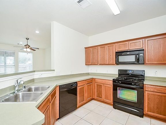 4th image of 8022 Fisher Glen Ln